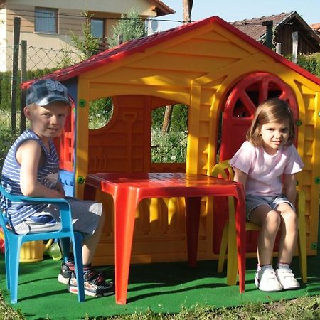 Cedrus Apartmanhaz - Cedrus Koez 7 Zalakaros زلاكاروس المظهر الخارجي الصورة