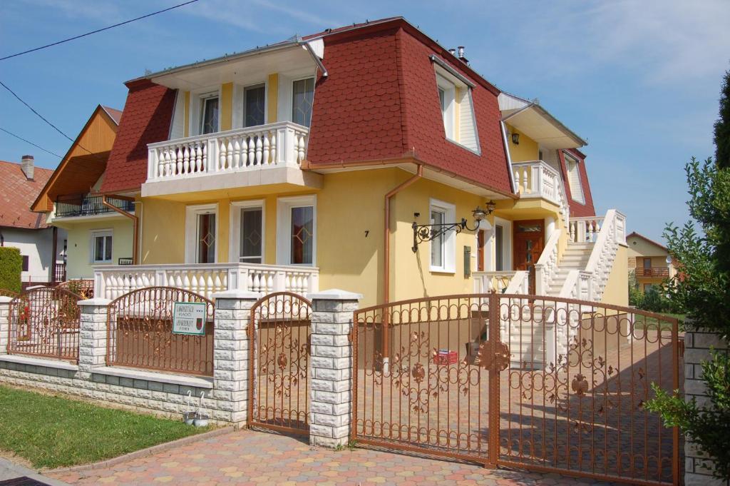 Cedrus Apartmanhaz - Cedrus Koez 7 Zalakaros زلاكاروس المظهر الخارجي الصورة