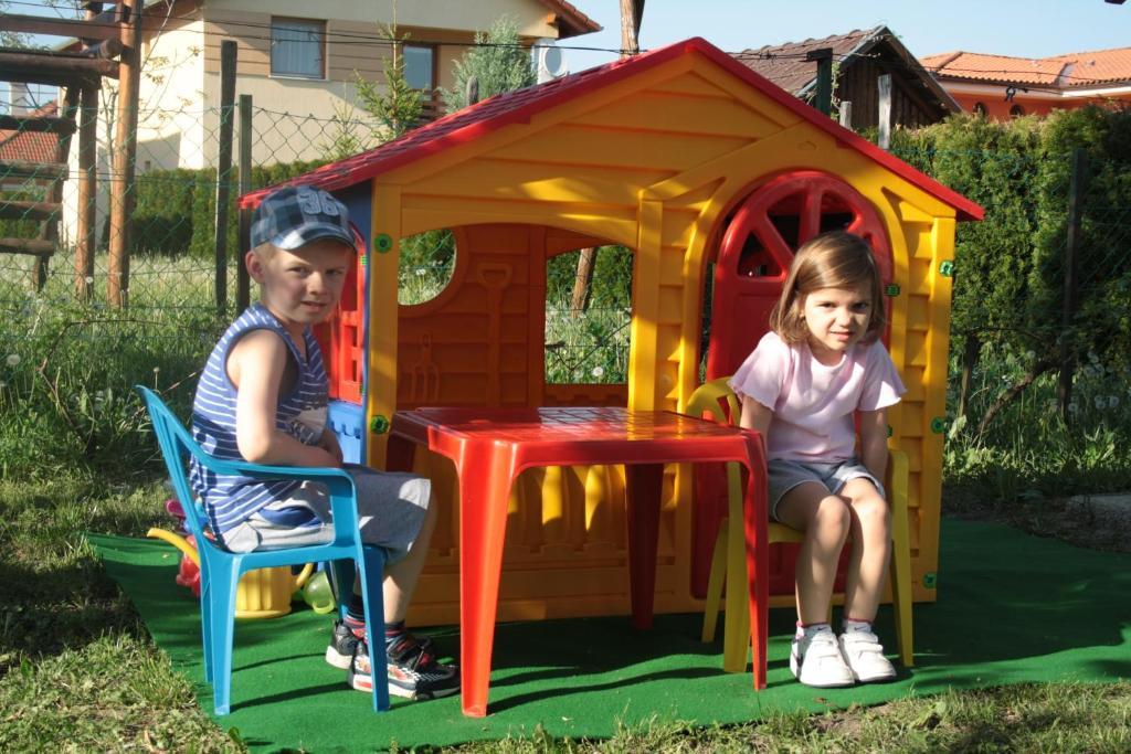 Cedrus Apartmanhaz - Cedrus Koez 7 Zalakaros زلاكاروس المظهر الخارجي الصورة